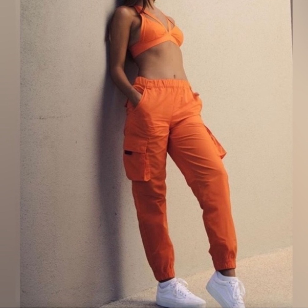ALO Yoga It Girl Cargo Nylon Jogger Orange Size Small Pockets Athleisure